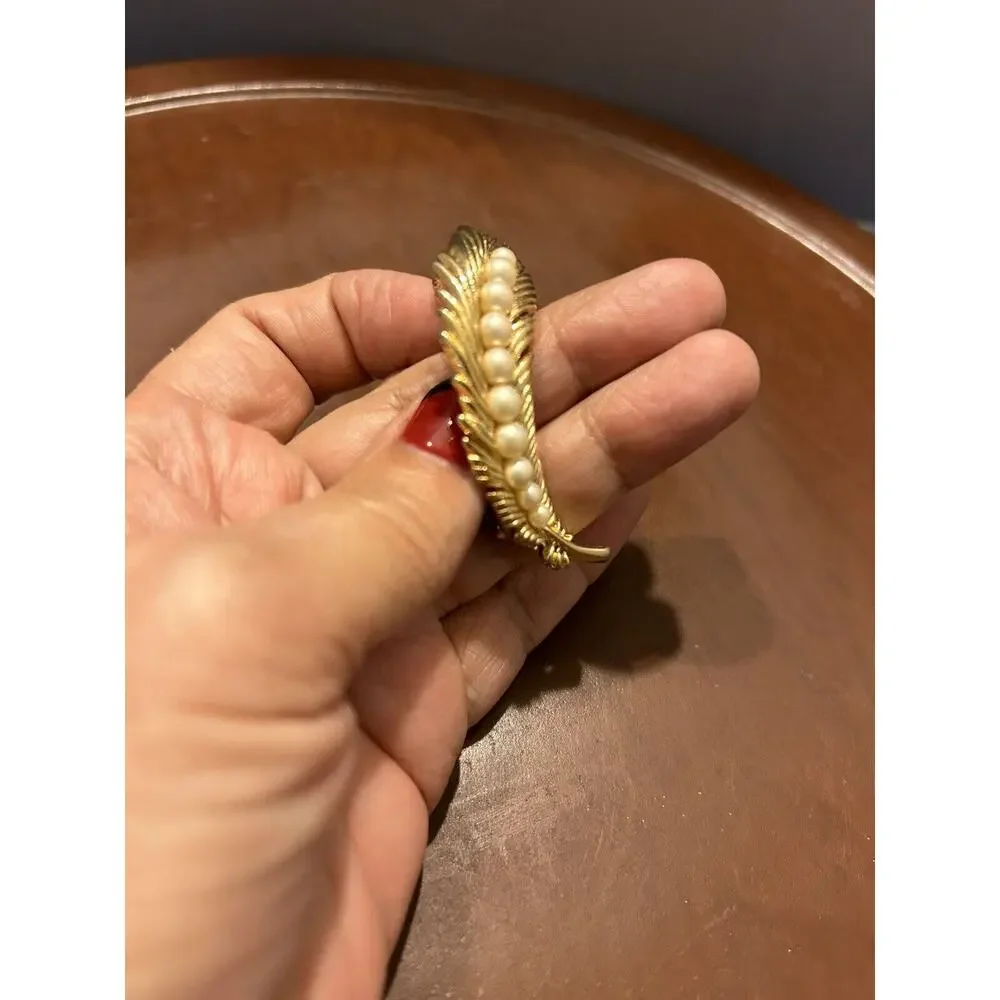 Vintage Gold‎ Tone Feather Brooch Pin with Faux Pearls